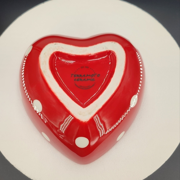 Terramoto Ceramic Heart shaped red dish with white dots - Picture 2 of 5